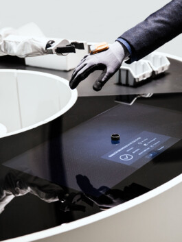 Philipp Thesen: Design as a Principal Philipp Thesen: Das Design hat die Verantwortung